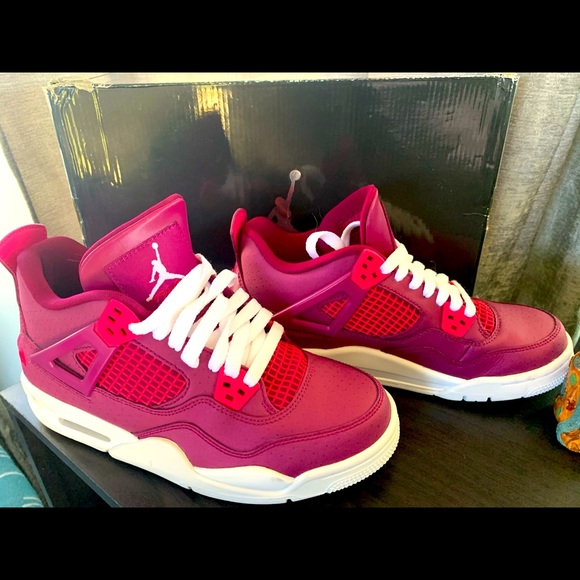 Berry Jordan’s - Picture 3 of 4